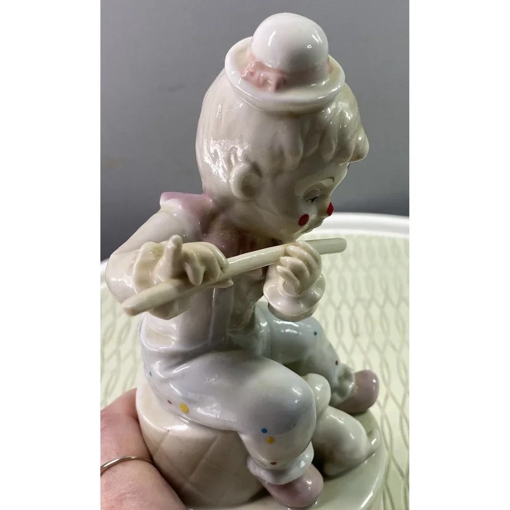 RARE VINTAGE PAUL SEBASTIAN MUSIC BOX PORCELAIN CLOWN PLAYING FLUTE‎ W/DOG